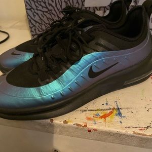 Woman’s shoe